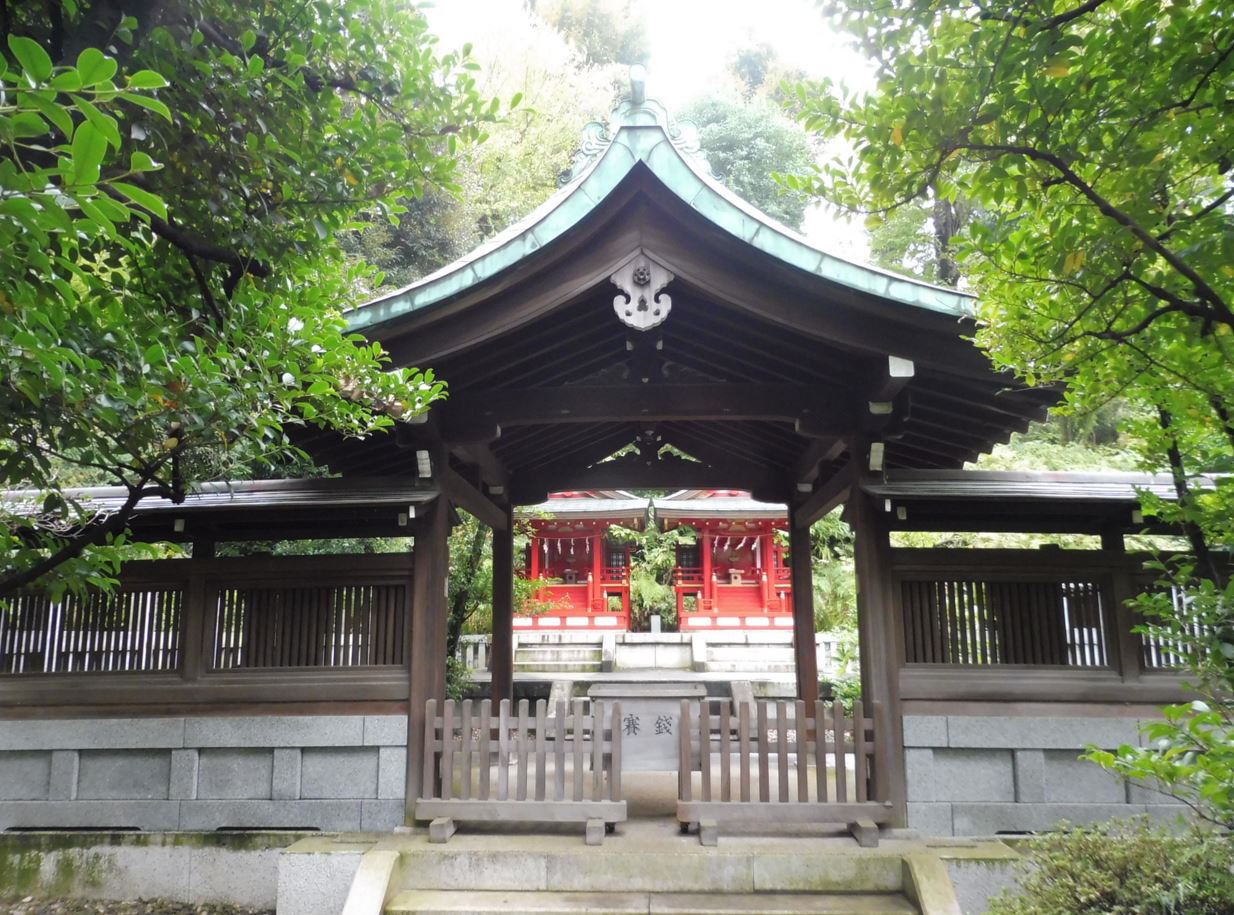 驚きのご利益が！セレブな街の神社へお礼参り